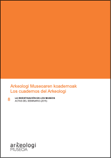 Portada de un libro titulado "Arkeologi Museoren Koadernoak / Los Cuadernos del Arkeologi", con un sencillo diseño en naranja y negro. El logotipo de "arkeologi MUSEOA" se encuentra en la parte inferior.
